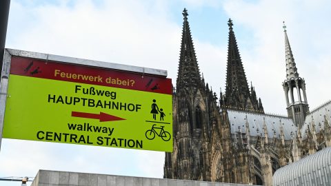 Terrorfenyegetés miatt szigorúan őrzik a kölni dómot szilveszterkor