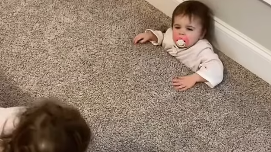 Azt hitte, lefektette a kislányát, a szellőzőnyílásba szorulva talált rá