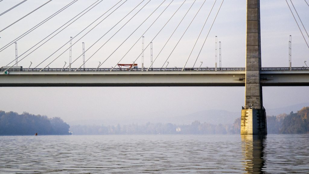 Ma este karácsonyfává változik a Megyeri híd – ezeket tartsa be, ha megnézné