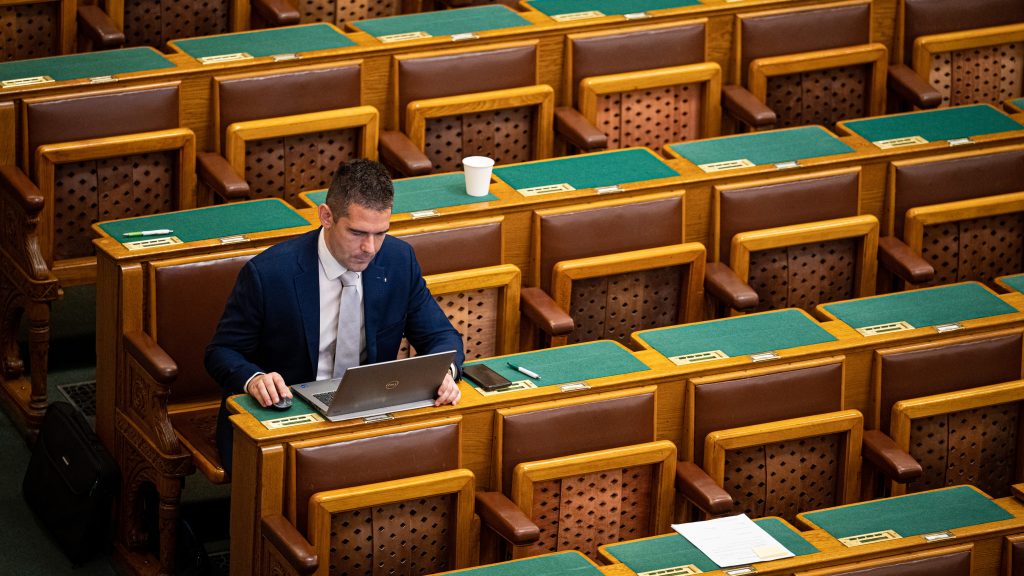 Bukta a Mi Hazánk a képviselők állampolgárságával kapcsolatos választójogi módosítását