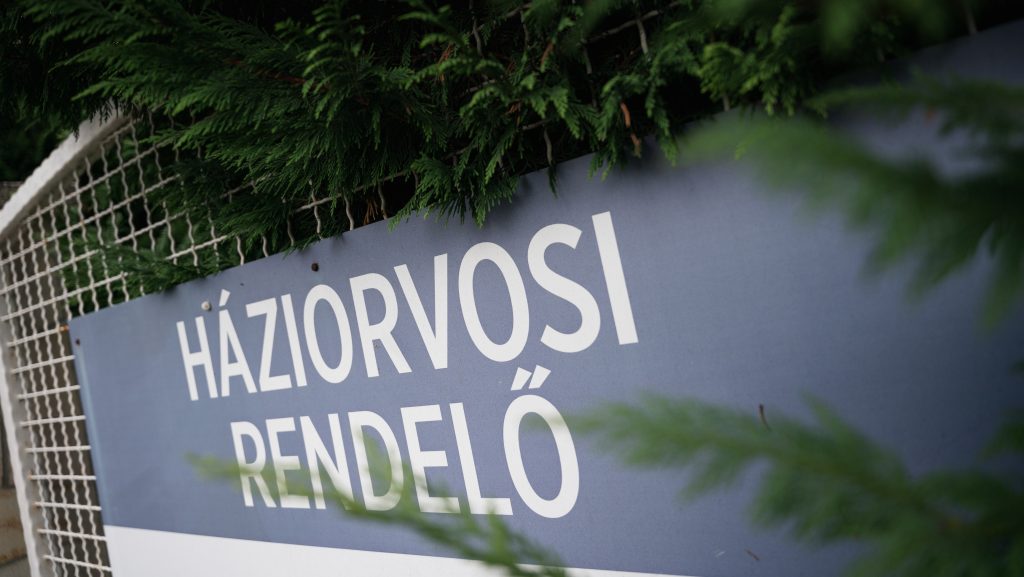 Közel 30 ezren fordultak orvoshoz múlt héten influenzaszerű tünetekkel