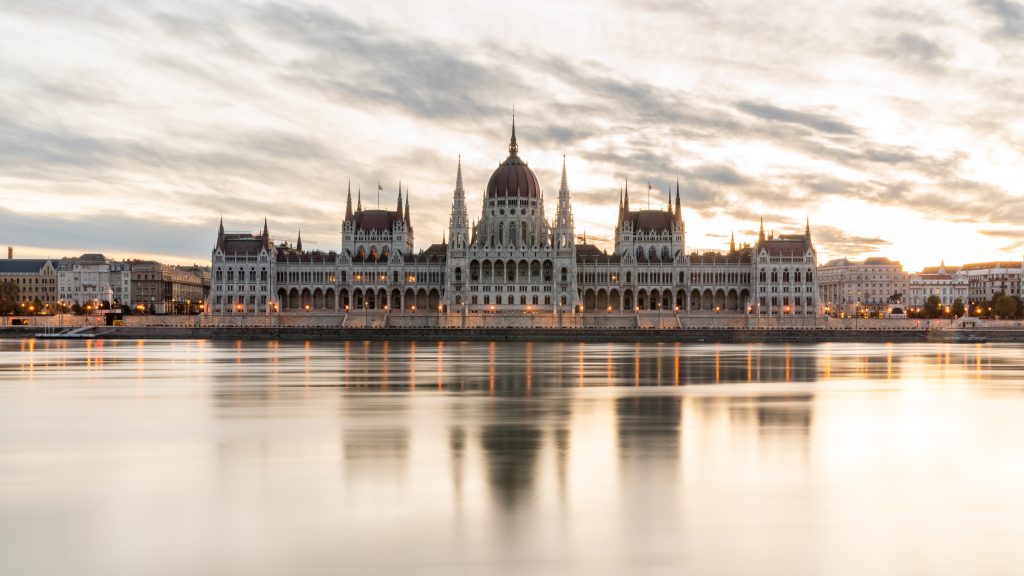 Egy nappal hosszabb lehet a parlament őszi ülésszaka