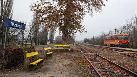Hat település a sárban ragadt a MÁV kétmilliárdos vasútállomás-építési programja közben