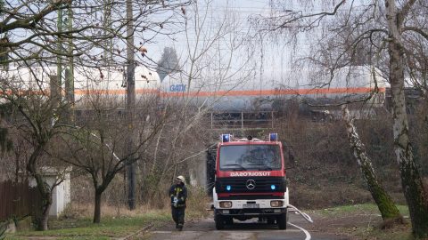 MÁV: lehet, hogy még hétfőn sem mehetnek vonatok Nagymaroson át