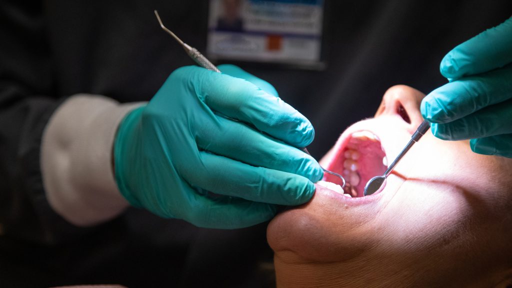 During one visit, she received 4 root canals, 8 crowns and 20 fillings – claims a Minnesota woman seeking compensation from her dentist