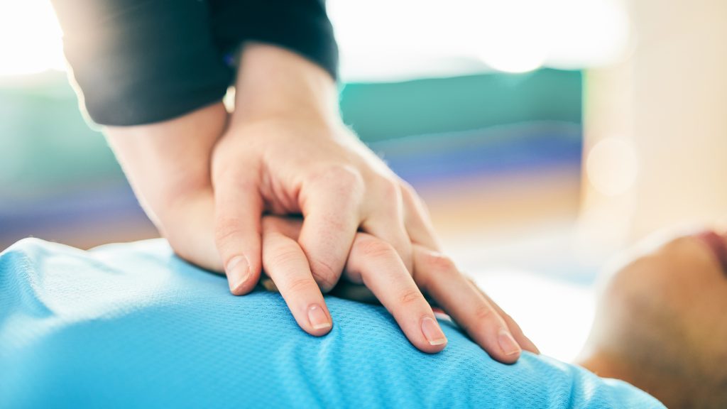 Hét fiatal segített újraéleszteni egy idős férfit Békéscsabán