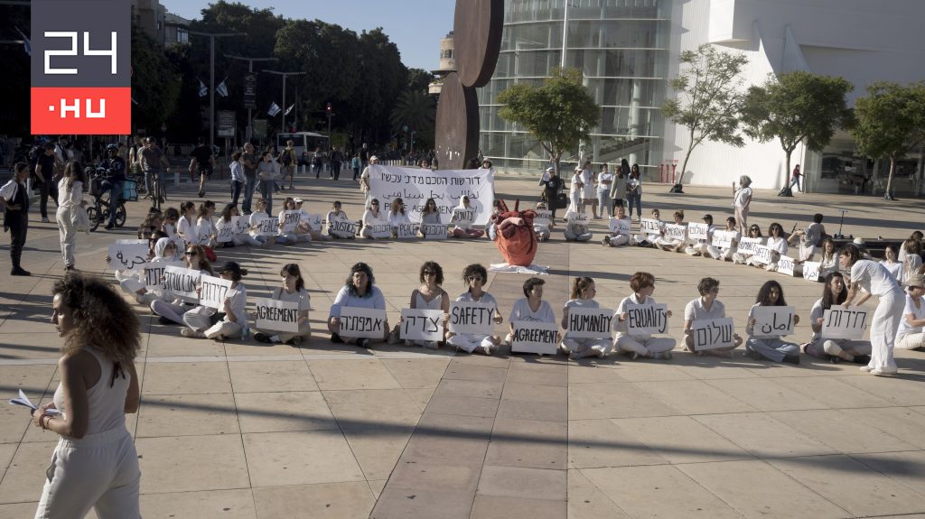 Demonstrations took place in Tel Aviv after the Israeli army admitted to killing three hostages by mistake