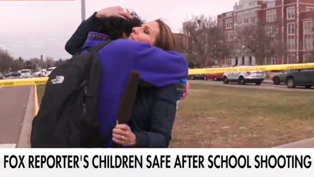 Lángoló műsorvezető, élőben kakiló jóskenguru – bakik és erős tévés pillanatok 2023-ból