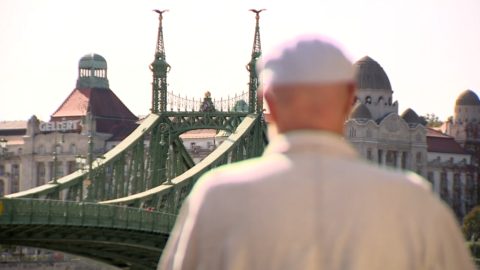Közel egyórás tévéinterjút adott a rejtélyes Kondor Vilmos, péntek este mutatja be az RTL