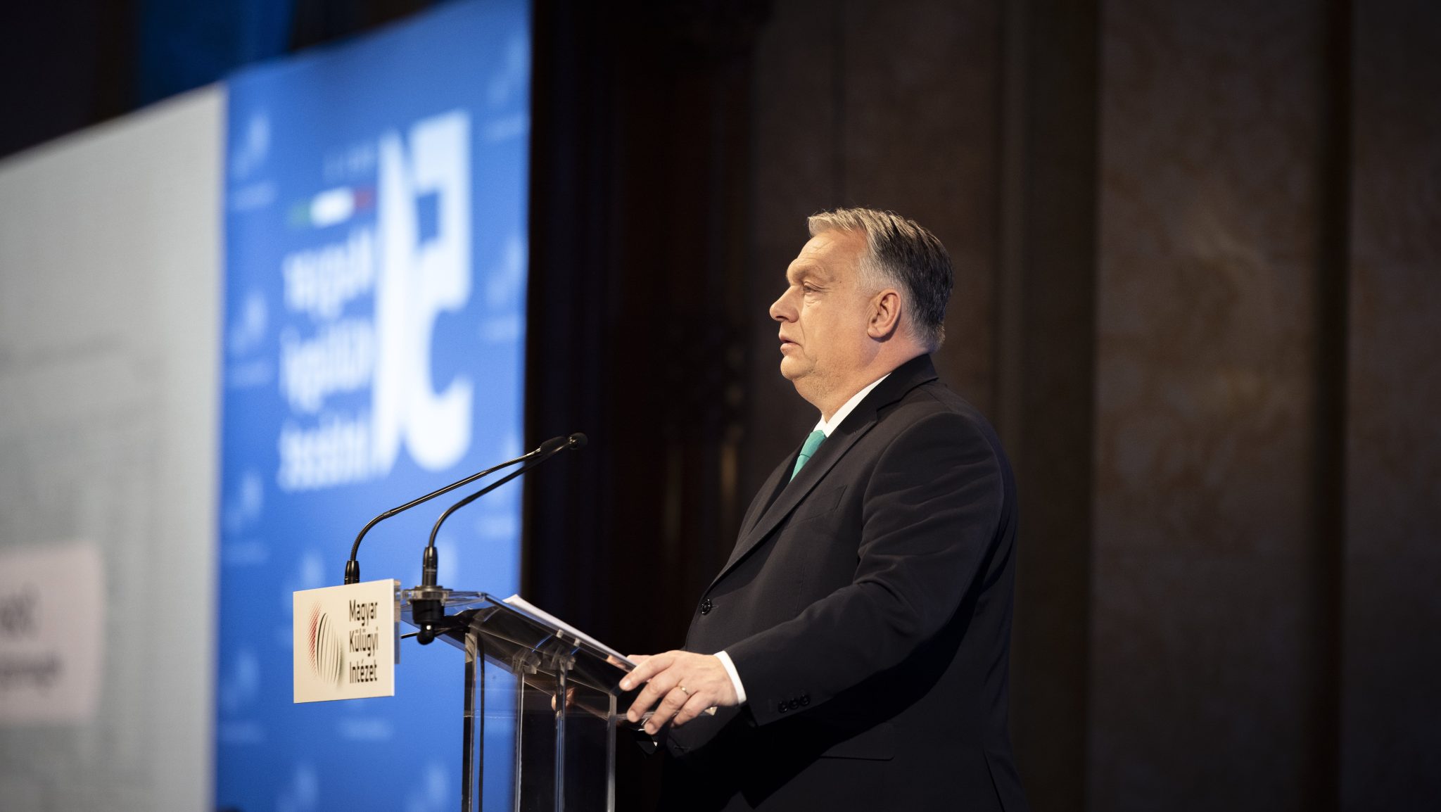 Orbán: Jó, ha Magyarországon a külpolitikai gyeplőt a miniszterelnök ...