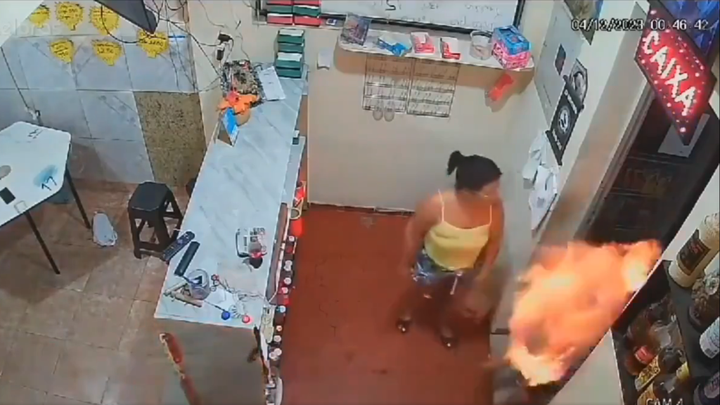 Féltékenységből alkohollal leöntötte és felgyújtotta férjét – videó