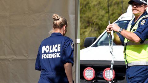 Vásárolni indult, autójával áttolatott a saját kislányán