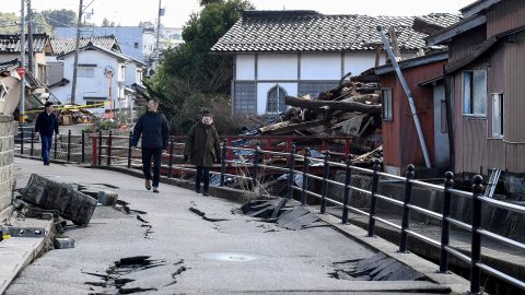 Tovább nőtt az újévi földrengés halálos áldozatainak száma Japánban