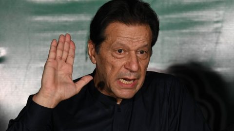 10 év börtönt kapott Imran Hán