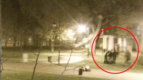 Videón, ahogy egy ötfős banda elver két ittasan vitatkozó férfit Kisteleken