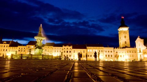 Levágta a saját péniszét egy pap Csehországban, miután megcsípte egy kullancs