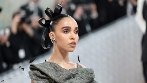 Kettős mércére hívja fel a figyelmet FKA Twigs, miután betiltották egy túl erotikusnak ítélt reklámfotóját