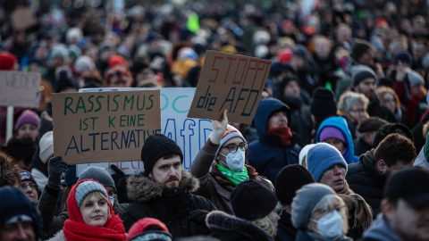 Több százezres tüntetések Németországban – betilthatják a második legerősebb pártot?