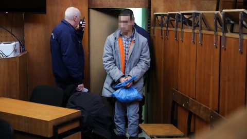 „Annál barbárabb dolgot nem tudok elképzelni, mint hogy valaki baltával agyonver egy apát és a fogyatékos fiát, miután azok beinvitálják és cigarettát adnak neki”