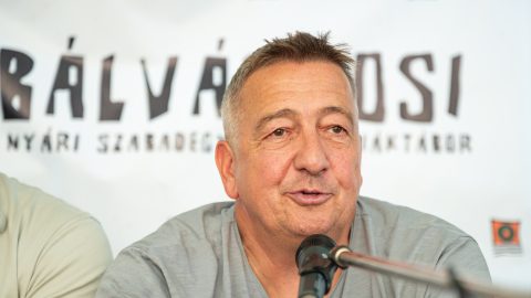Ungváry: Bayer Zsolt nagyapja gettóorvosként maga tanította be a hüvelyi motozást