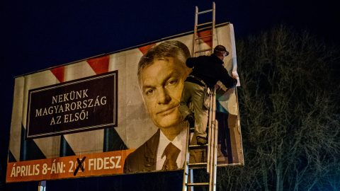 Így nyomogatta az orbáni propaganda a morális pánikgombot