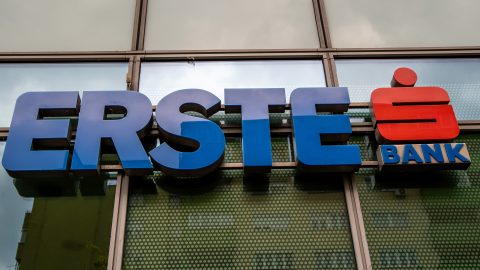 Transzneműeknek kedvező szolgáltatást vezet be az Erste Bank