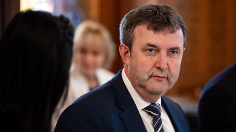 Kötelező Palkovics László egykori üzlettársának iratkezelő szoftverét használni az állami szférában