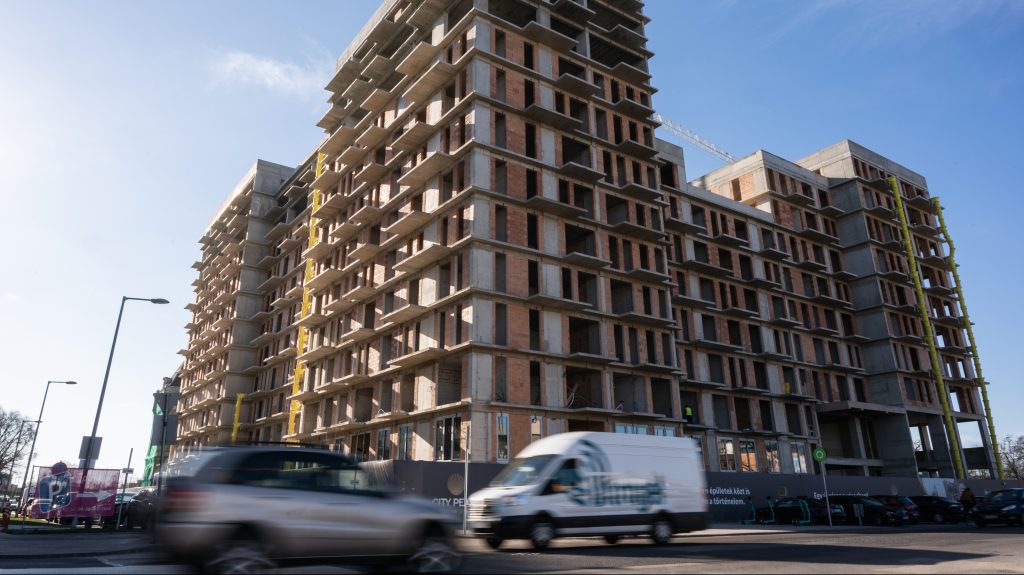 Akár tízmillió forintot is spórolhat most a hitelkiváltással egy átlagos lakáshiteles