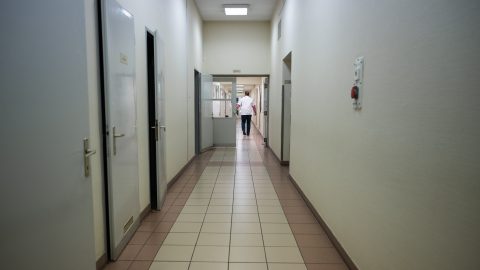 Kiürítettek egy idősotthont, mert bejelzett a szén-monoxid-érzékelő
