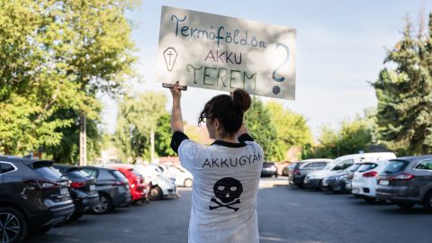 Botrányba fulladt az akkumulátoros tájékoztató Sóskúton, a polgármester elmenekült