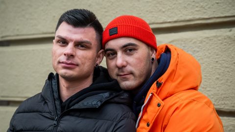 „Két roma, akik melegek. Egy pár. Funky zene, táncos, csipetnyi rasszizmus”