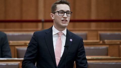 A Momentum kiadott egy közleményt arról, hogy a parlamenti képviselőjük kiállna bokszolni a megafonosokkal