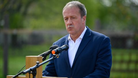 Egy fideszes képviselő kérte Szijjártót, hogy ne legyen akkumulátorgyár Hajdúnánáson