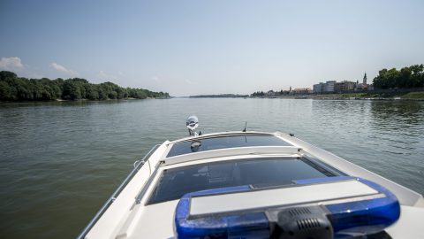 Dunába zuhant a hajóról és meghalt egy külföldi férfi Mohácson