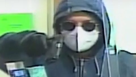 Elfogása után tudta meg a videón lévő játékpisztolyos budapesti rabló, hogy felvették egy külföldi melóhelyre