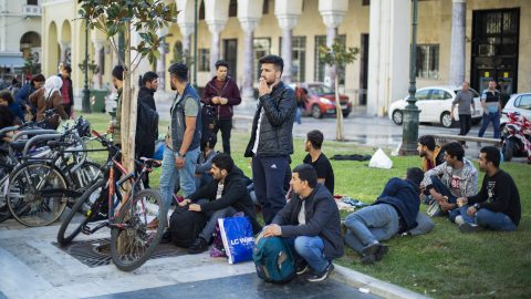 „Biciklitúra” migránsoknak – sokan egyszerűen átkerekeznek Észak-Macedónián