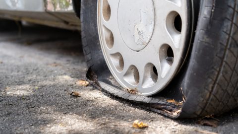 40-50 autó kapott defektet lehulló vasdarabok miatt az M1-es autópályán