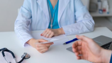 Hamis nyelvvizsga bizonyítvánnyal szerzett egy nő PhD fokozatot