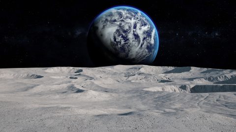 Ő az egyetlen ember, akit a Holdon temettek el