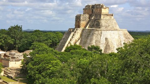 Elégetett emberi maradványokat találtak egy maja piramisban