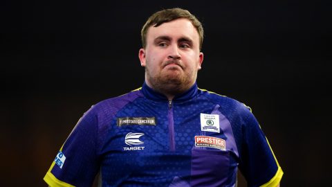 „Aki meg akar állítani, annak fel kell kötnie a gatyáját” – rendben van az önbizalma a darts-vb 16 éves csodagyerekének