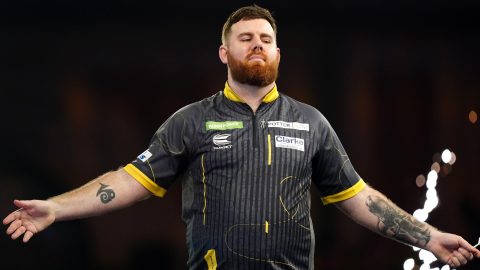 A háromszoros világbajnok Van Gerwen is csomagolhat a dartsvébén