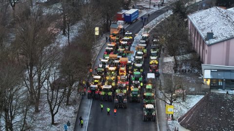 Tüntető gazdák, sztrájkoló mozdonyvezetők: a német szélsőségesek komoly lehetőséget látnak, a lakosság hatalmas dugókat