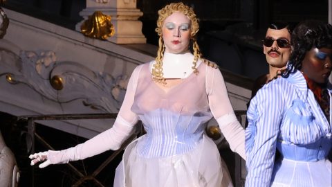 Gwendoline Christie modellként lépett kifutóra a párizsi divathéten, kétszer is meg kellett néznünk a fotókat, hogy felismerjük