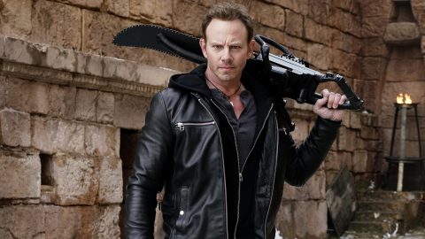 Videóra vették, milyen szürreális utcai verekedéssel zárta az évet a Sharknado-filmek főszereplője
