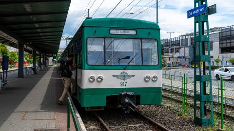 Népszava: Jelenleg a szabályokat megszegve közlekednek a HÉV-ek