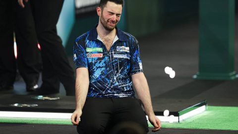 A világ legszerencsétlenebb dobása sem lombozta le a darts új világbajnokát