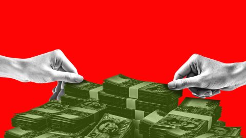 Lázár gyarapította a földjeit, a honvédelmi miniszternek viszont eltűnt 1 milliárdja