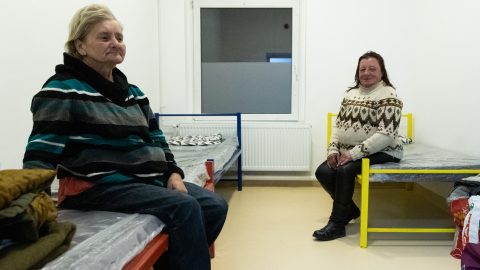 „Senki se fagyjon meg az utcán” – újonnan nyílt budai hajléktalanszállón járt fotósunk
