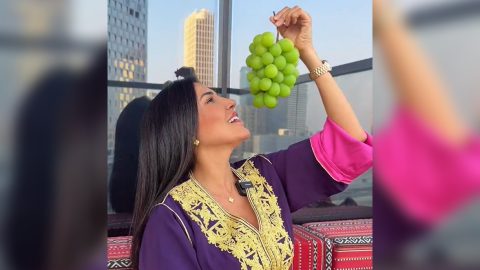 Vett 40 ezer forintért egy fürt szőlőt a dubaji nő, de meg se akarja enni